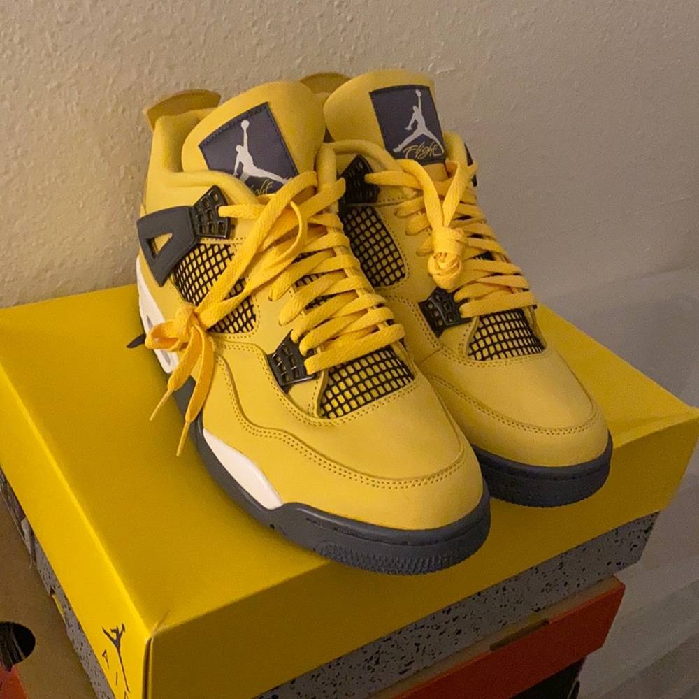 Nike Air Jordan 4 Retro “Lightning”